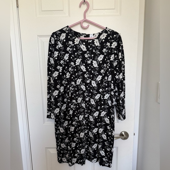 Old Navy Black and White Floral Long Sleeve Sheath dress- EUC XL petite - Picture 3 of 6